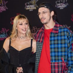 Angèle et Roméo Elvis - Montée des Marches NRJ Music Awards 2019