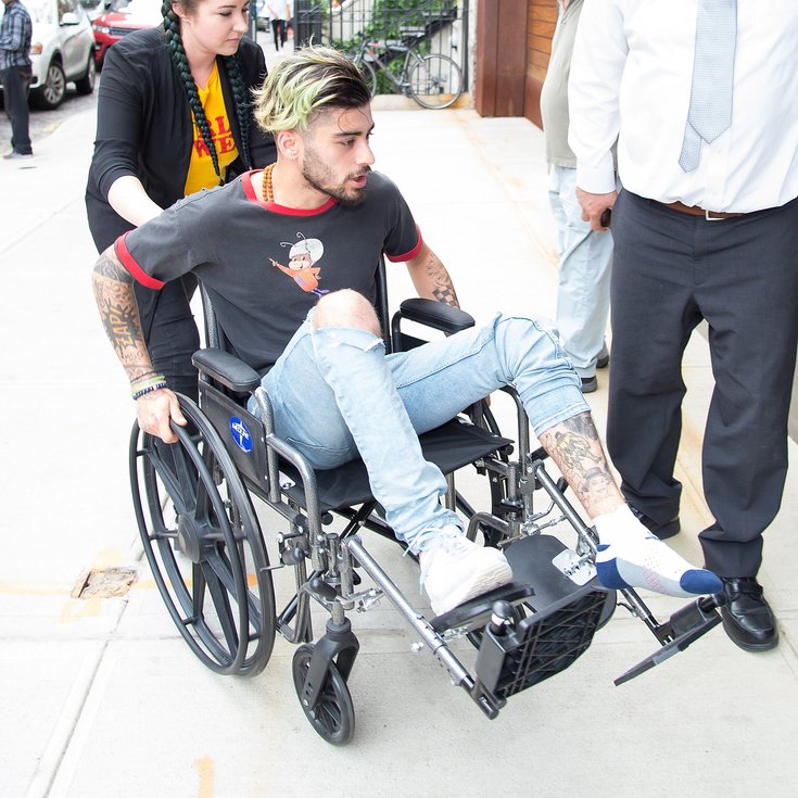 Zayn Malik en chaise roulante