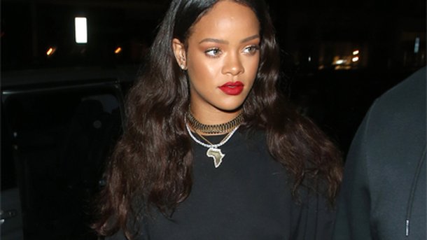 Rihanna sort les cuissardes pour un dîner à Londres!