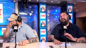 Artus et Greg Romano : très mauvais et très drôles pour faire le pitch de leur pièce "Duels à Davidejonatown"