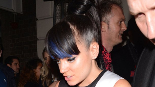 Lily Allen casse son prix !