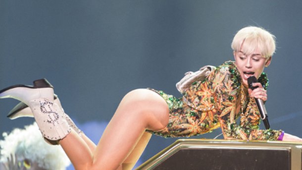Miley Cyrus : les premières photos de sa tournée !
