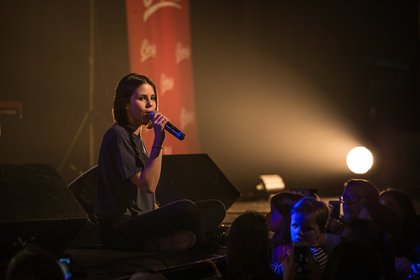Marina Kaye et son public 