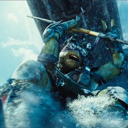 Ninja Turtles: Donatello soulève une voiture