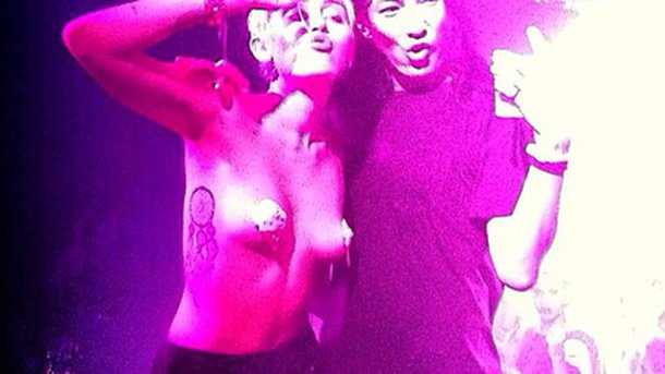 Miley Cyrus : topless lors d'une soirée à New York !