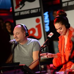 Selena Gomez à Paris chez Cauet