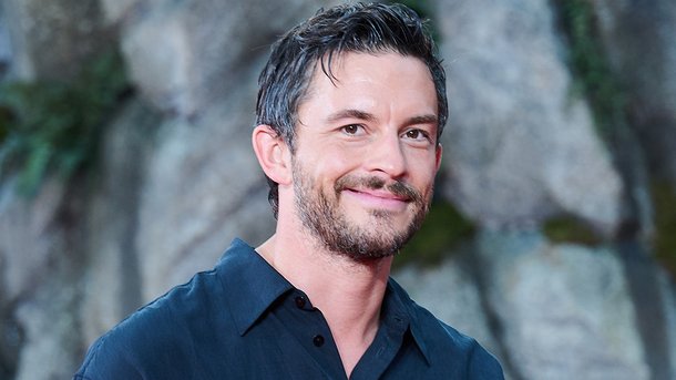 Jonathan Bailey va-t-il quitter "La Chronique des Bridgerton" ? La réponse que les fans attendaient !