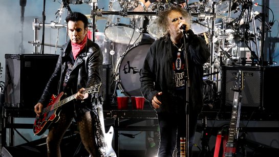 The Cure : souffrant, le bassiste Simon Gallup remplacé par son fils