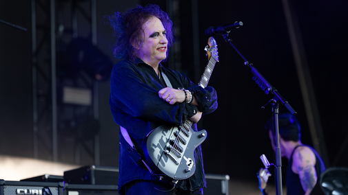 The Cure à Nîmes : qui est Zélie Zéphyr, le duo de profs du Nord choisi par Robert Smith ?