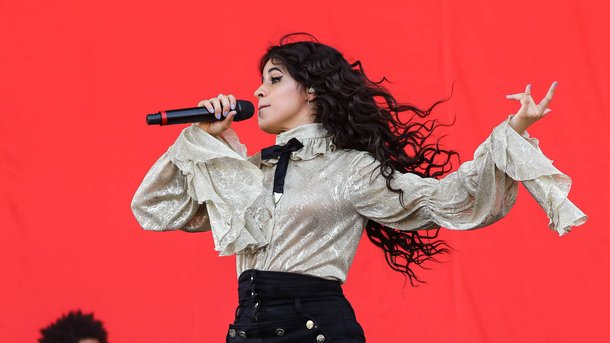 Camila Cabello: un an de carrière solo, ça se fête!