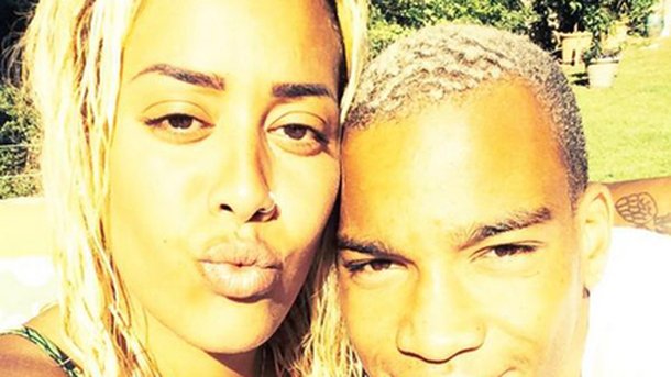 Amel Bent : en famille dans le sud de la France !
