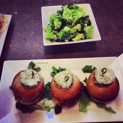 Mini cheese burger with broccoli 