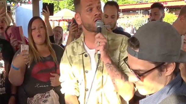 Keen’V : ses fans découvrent son album «7» en avant-première!
