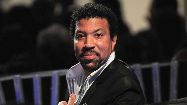 Lionel Richie : L'histoire folle du clip culte de "Dancing on the Ceiling"