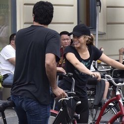 Shakira s'offre une balade en vélo avec Milan à Berlin