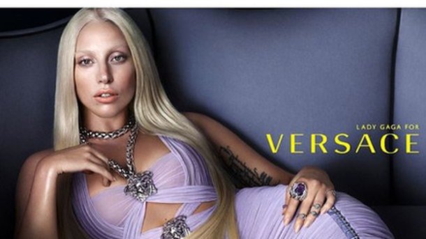 Lady Gaga : nouvelle égérie Versace !