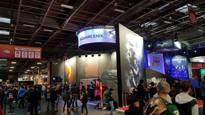 Peu importe le côté, le stand Square Enix est extrêmement bien réalisé et clinquant cette année.