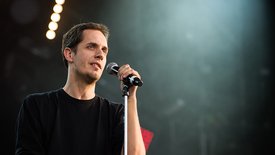 Grand Corps Malade nous parle de son titre «Des Gens Beaux»: «J’étais tellement choqué»