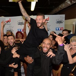 M Pokora et son équipe