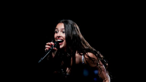 Amoureux, Olivia Rodrigo et Louis Partridge, main dans la main, à Venise