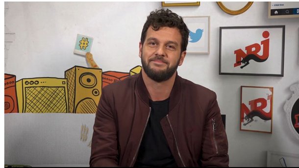 Claudio Capéo se réveille avec Joe Dassin!