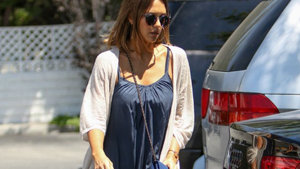 Jessica Alba : elle devient maquilleuse pour les stars!