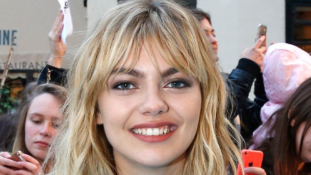 Louane évoque le harcèlement qu'elle a subi à ses débuts