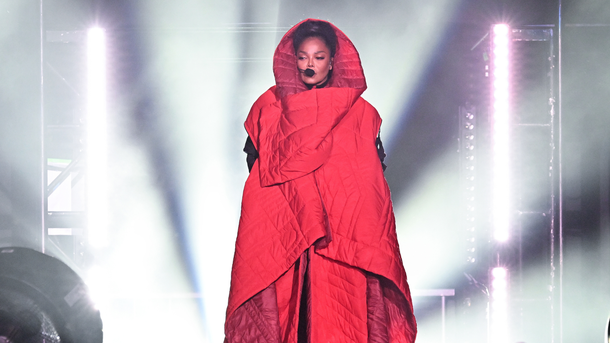 Janet Jackson : comblée, la chanteuse promet de nouveaux titres