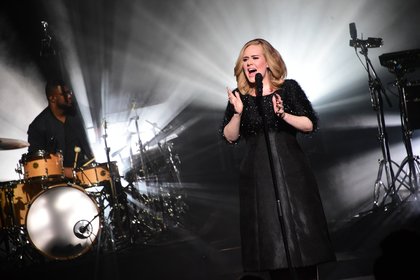 Adele sur scène - NRJ Music Awards 2015
