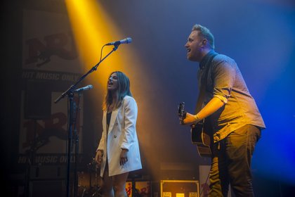 Gavin James et Philippine - NRJ Music Tour Lyon 2019