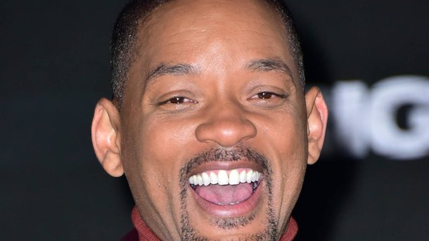 Will Smith relève le challenge inspiré par Drake.. au sommet d'un pont!