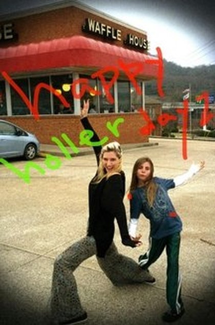 Kesha: C'est un Noel Waffle House!!! Restez classe ANIMALS!!!  Happy Holler Dayz à tout le monde!!!