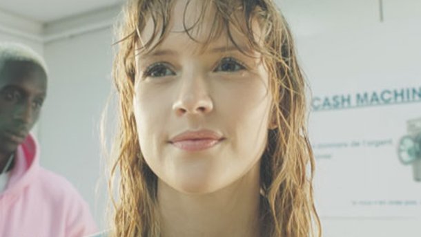 Angèle :  retour sur les secrets du tube "La loi de Murphy"
