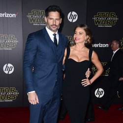 Joe Manganiello and Sofia Vergara à la première mondiale de Star Wars Episode VII à Los Angeles
