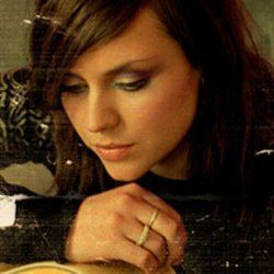 320x240-amy-macdonald