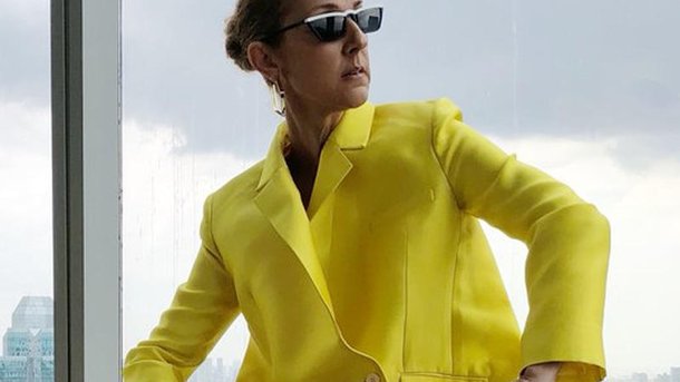 Céline Dion : son costume jaune poussin enflamme la toile