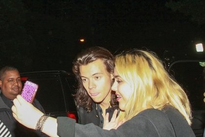 Harry Styles prend le temps de poser pour ses fans