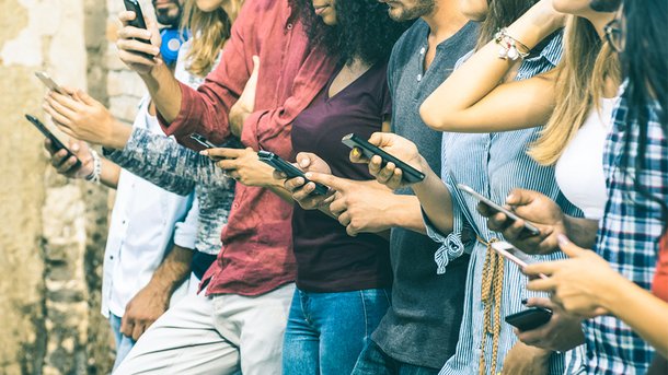 Les infos du Réveil Chérie : Nous passons en moyenne 88 minutes à aller sur les réseaux sociaux tous les jours