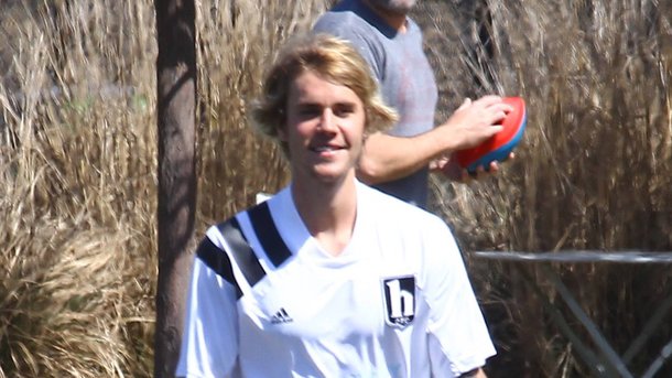 Justin Bieber veut se faire pousser les cheveux jusqu'aux orteils!