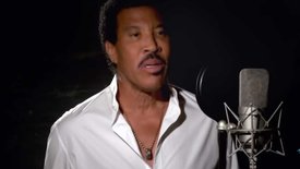 Lionel Richie dévoile une reprise confinée de "We Are the World" lors de la finale d'American Idol