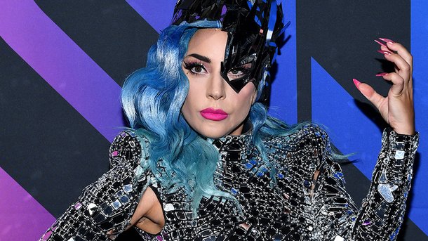 Lady Gaga amoureuse: elle pose aux côtés de Michael Polansky pour la Saint-Valentin