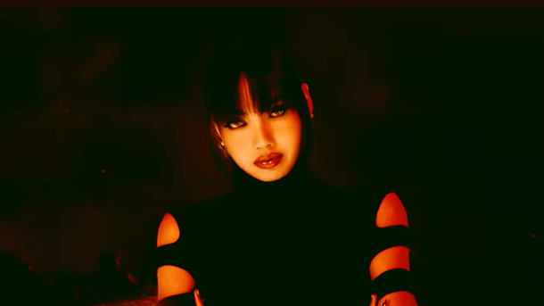 Lisa (Blackpink) embrase le teaser de son album "Alter Ego"