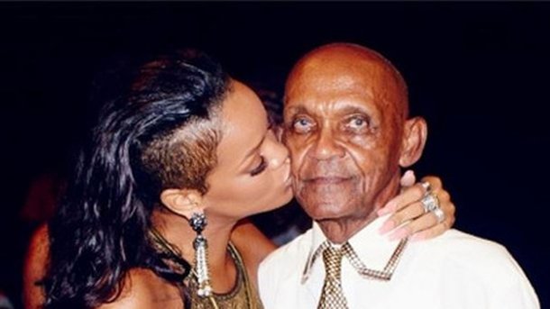 Rihanna : joyeux anniversaire, grand-père !