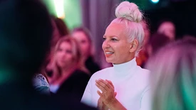 Sia annonce un nouveau titre «Hey Boy»