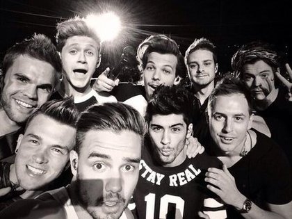 onedirection : Santiago Selfie 1DHQ 
