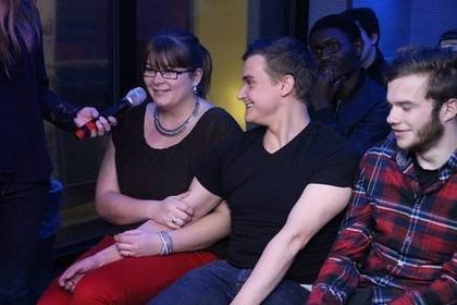 Lundi 9 Mars 2015 Cauet fête la journée de la femme