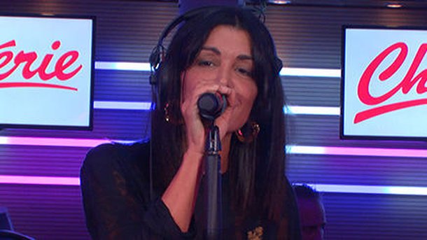 Jenifer interprète « Notre idylle » en live sur Chérie