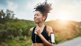 Ecouter de la musique tonique en faisant du sport aiderait à renforcer l’effort