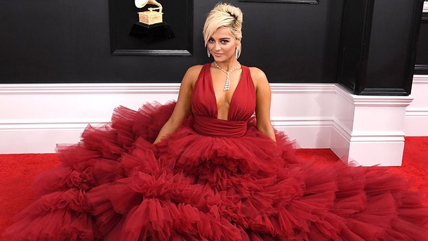 Bebe Rexha: stupéfiante en robe rouge aux Grammy Awards 2019