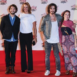Jérémy Fréro, Laure Manaudou, Flo Delavega et Natalia Doco sur le tapis rouge des NRJ Music Awards 2015